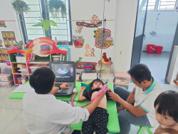 HƠN 3.000 TRẺ EM NGHỆ AN ĐƯỢC KHÁM SÀNG LỌC KHUYẾT TẬT MIỄN PHÍ