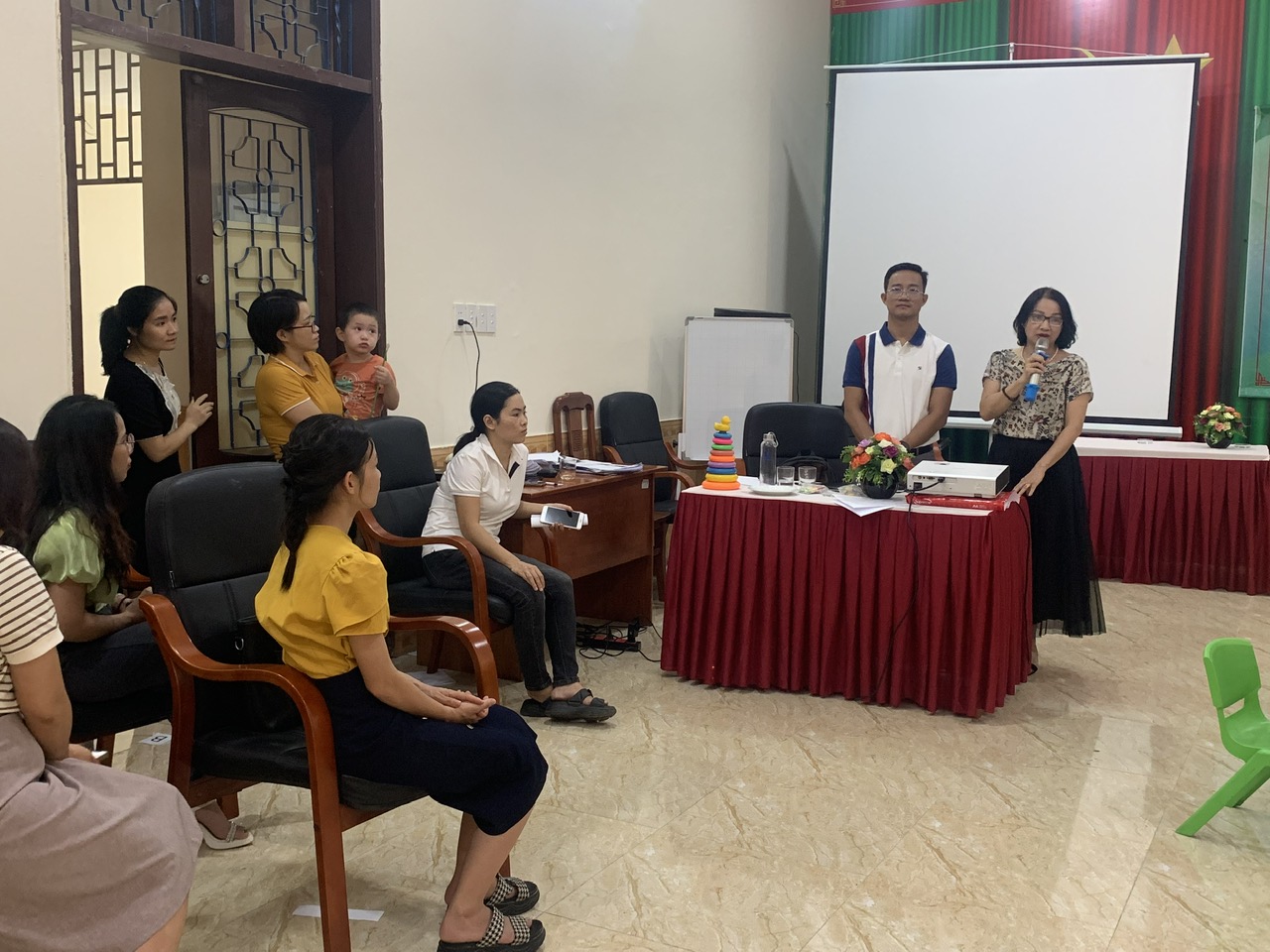 Bà Nguyễn Thị Lài - PGĐ Quỹ Bảo trợ trẻ em tỉnh Nghệ An phát biểu