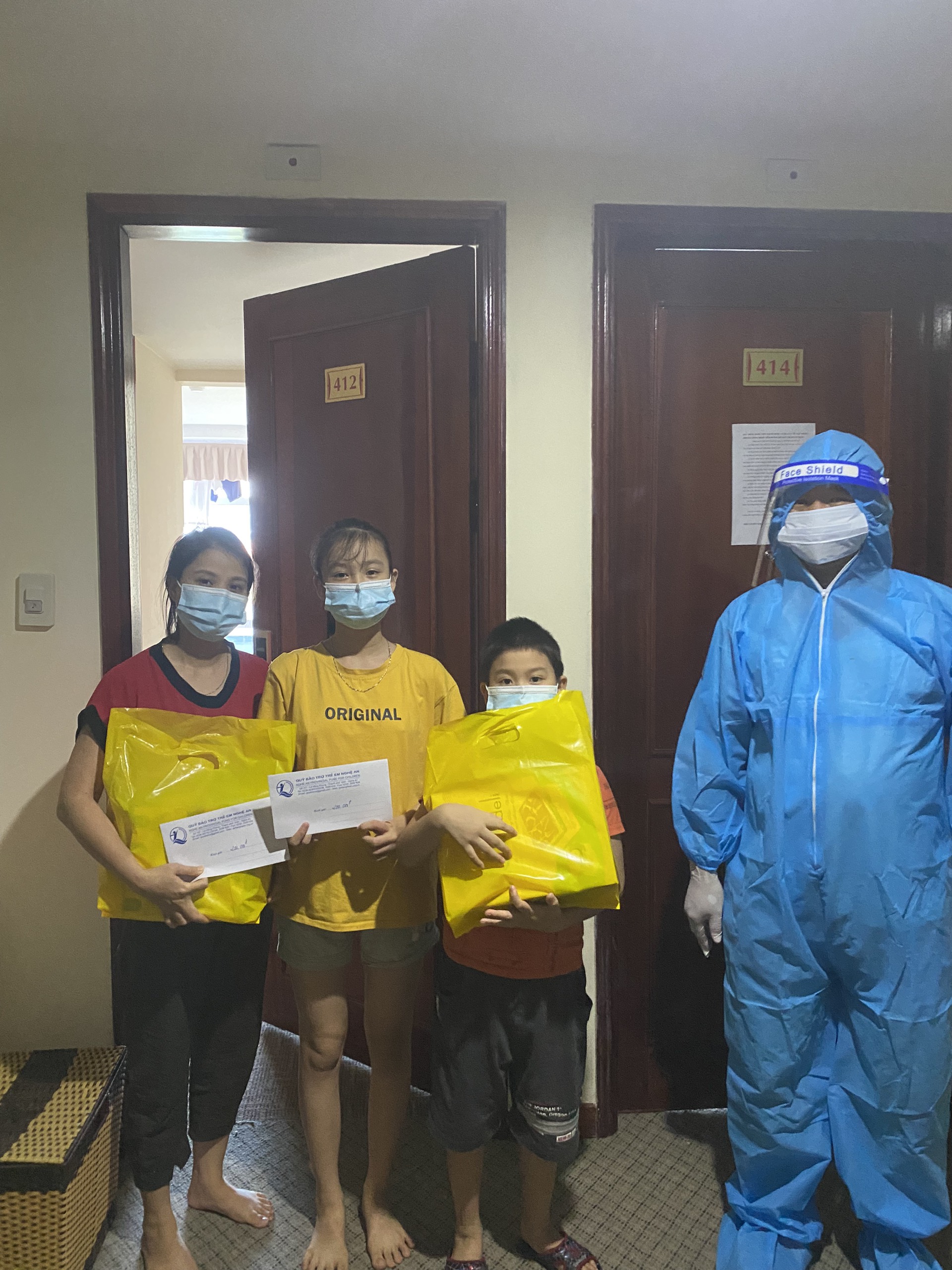 Trao quà của tổ chức Zhishan Foundation Taiwan (C.I) tại Huế cho trẻ em bị ảnh hưởng bởi dịch bệnh Covit 19